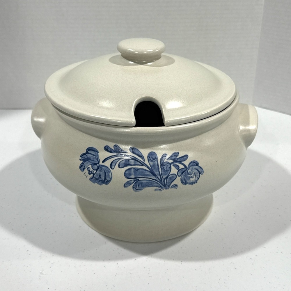 Vintage Pfaltzgraff Yorktowne Soup Tureen - Base and lid‎ 8" Wide #7-160
